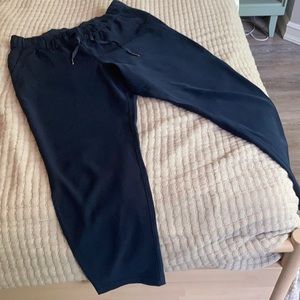 Navy lululemon on the fly 7/8 pant